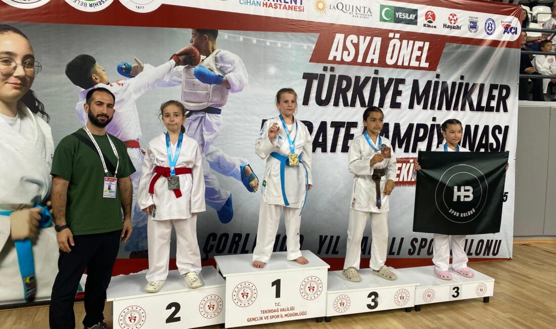 Türkiye Karate Federasyonu’nun düzenlediği Türkiye Minikler Karate Şampiyonası’na katılan Sarıyer