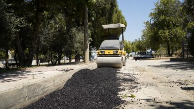 Yunusemre Belediyesi ekipleri, asfalt yama ve kaldırım bakım-onarım çalışmalarına hız