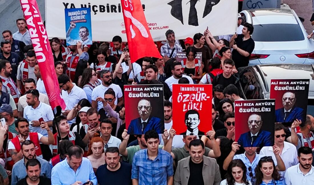 CHP’nin, “Millet İradesine Sahip Çıkıyor” mitinglerinin yeni durağı Bakırköy oldu.