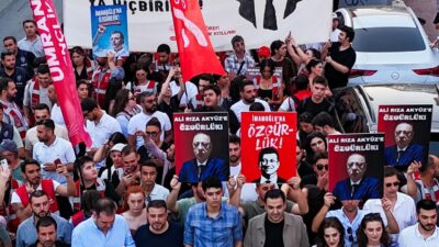 CHP’nin, “Millet İradesine Sahip Çıkıyor” mitinglerinin yeni durağı Bakırköy oldu.