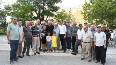 Mahalle halkıyla samimi bir ortamda gerçekleşen buluşmada Başkan Sevindi, Şamlar