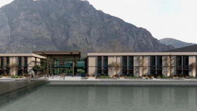 Amasya şehir merkezinde uzun zamandır tamamlanması beklenen otel projesiyle ilgili