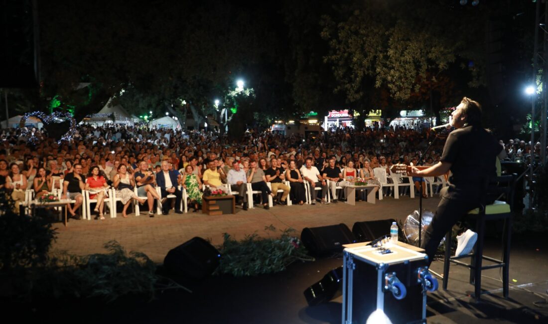 Burhaniye 6. Kitap Fuarı’nın ikinci günü, Burhaniye Kent Arşivi’nin açılışıyla