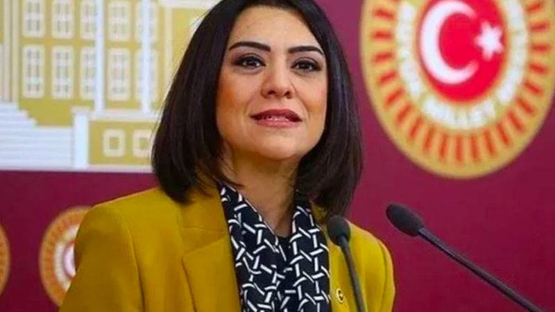 “Değerli basın mensupları, Ekranları başında bizi izleyen, radyolarından dinleyen ve