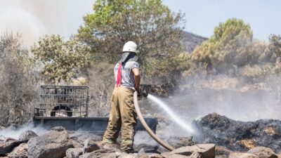 İzmir Büyükşehir Belediyesi‘nin ev sahipliğinde ilçe belediyelerinin afet işleri sorumluları,