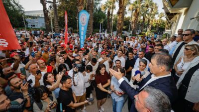 İzmir Büyükşehir Belediye Başkanı Dr. Cemil Tugay sendikayla yaşanan uzlaşmazlık