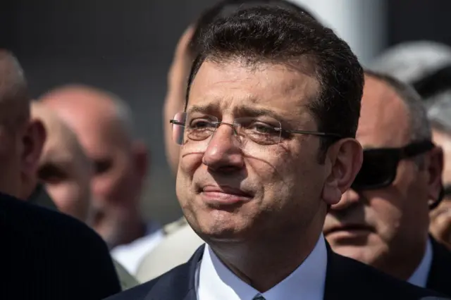 Son Dakika!!! İBB Başkanı İmamoğlu’na Kamu Görevlisine Hakaret ve Tehditten Hapis Cezası İstanbul Büyükşehir Belediye Başkanı Ekrem İmamoğlu, Cumhurbaşkanı adayı olduğu süreçte