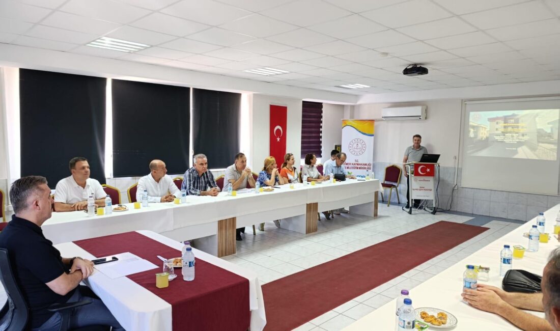 Kemer Kaymakamı Ahmet Solmaz başkanlığında “Hayat boyu öğrenme” komisyon toplantısı
