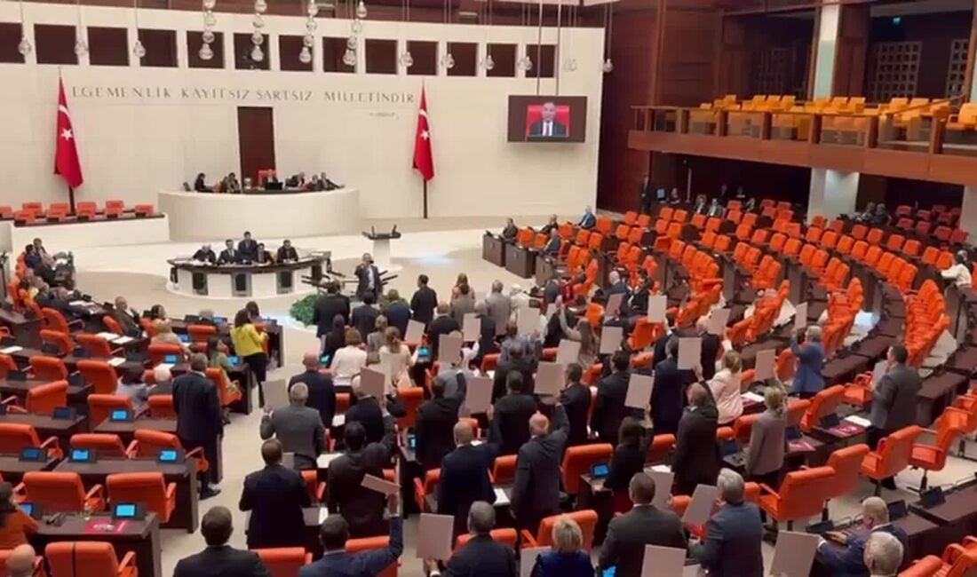 (TBMM) – CHP’li milletvekilleri TBMM Genel Kurulu’nda, belediyelere yönelik operasyonlar ve