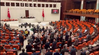 (TBMM) – CHP’li milletvekilleri TBMM Genel Kurulu’nda, belediyelere yönelik operasyonlar ve