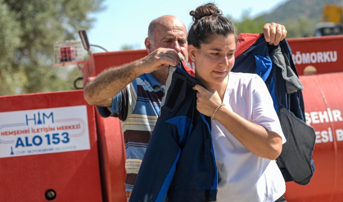 İzmir Büyükşehir Belediyesi‘nin dağıttığı su tankerleri, özellikle kırsal bölgelerde yangınların