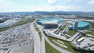 İzmir Fuarlarla Büyümeye Devam Ediyor İzmir Büyükşehir Belediyesi iştiraki İZFAŞ tarafından yönetilen Fuar İzmir‘de gerçekleştirilen