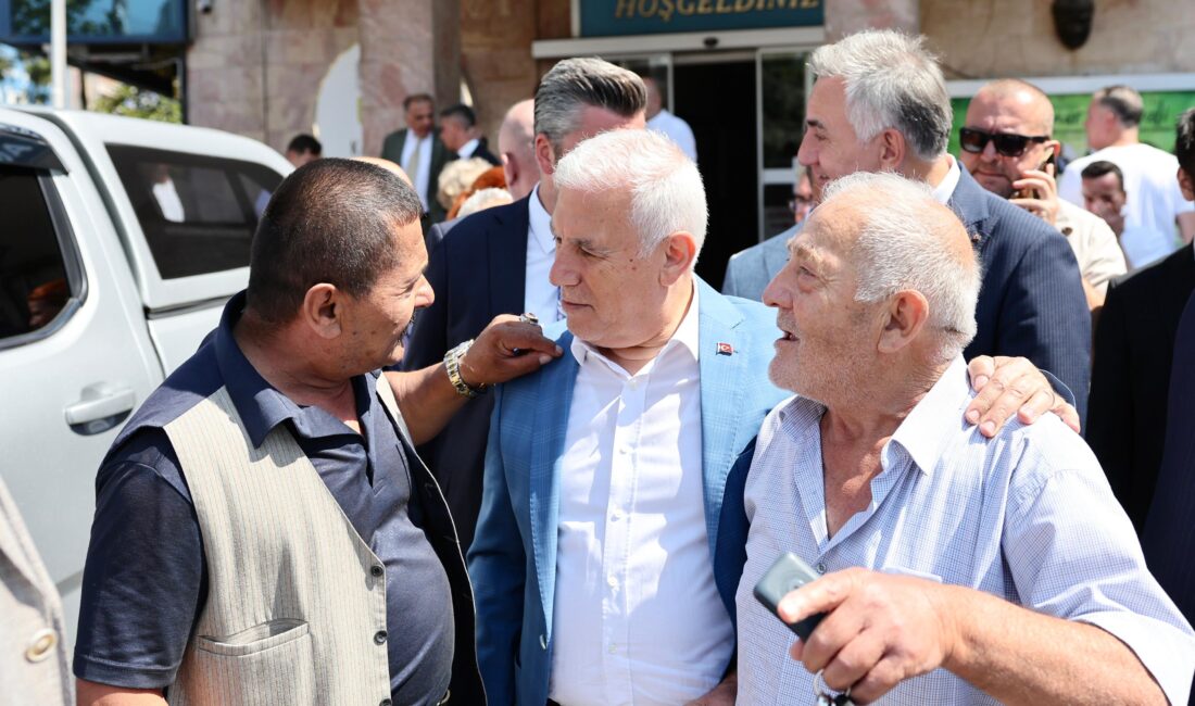  Bursa Büyükşehir Belediye Başkanı Mustafa Bozbey, Karacabey’de ürünlerin yine tarlada