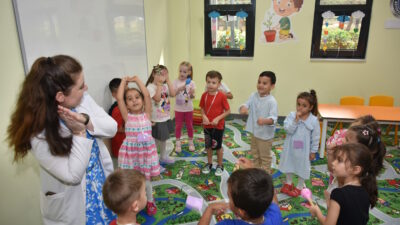 Bursa Büyükşehir Belediyesi’nin ‘Önce çocuklar gülümseyecek’ teması ile hayata geçirdiği