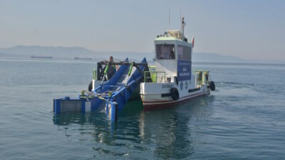 Deniz ve göllerle birlikte toplam 277 kilometrelik kıyı bandına sahip