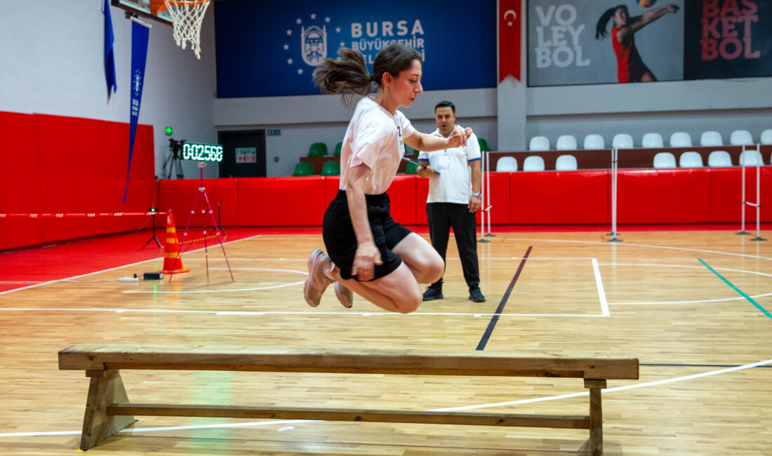 Bursa Büyükşehir Belediyesi’nin zabıta memuru alımı için açtığı sınava giren