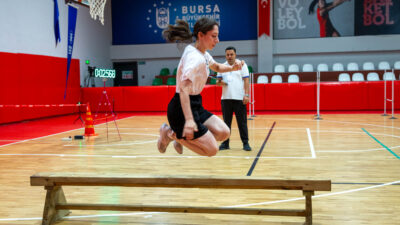 Bursa Büyükşehir Belediyesi’nin zabıta memuru alımı için açtığı sınava giren