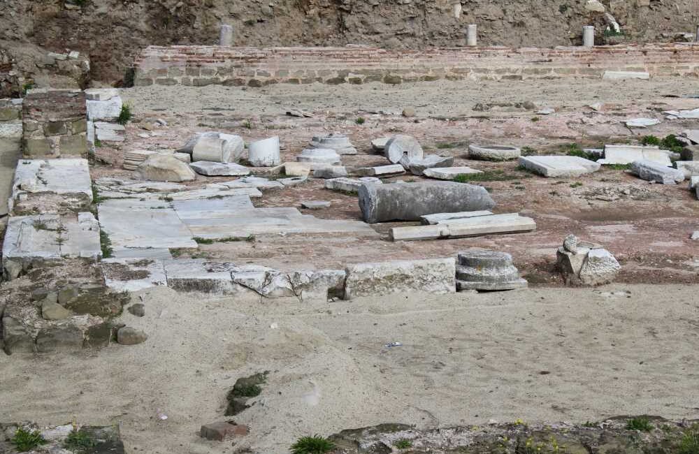 Tekirdağ’ın Marmaraereğlisi ilçesinde kazı çalışmaları sürerken, her geçen gün tarihçileri