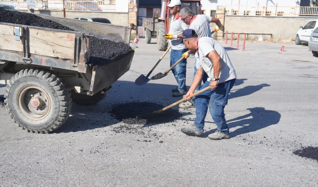 Burhaniye Sanayi Sitesi içerisinde altyapı çalışmaları nedeniyle deforme olan yollarda,