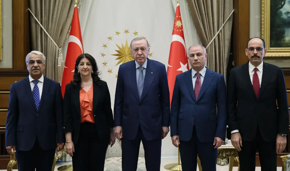 AKP'li Cumhurbaşkanı Erdoğan, DEM Parti İmralı Heyeti ile Saray'da bir