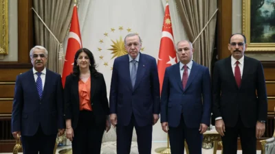 AKP'li Cumhurbaşkanı Erdoğan, DEM Parti İmralı Heyeti ile Saray'da bir