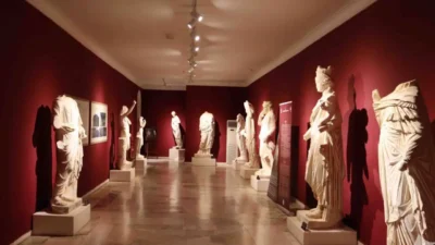 Kültür ve Turizm Bakanlığı‘nın “depreme dayanıksızlık” gerekçesiyle kapattığı Antalya Arkeoloji