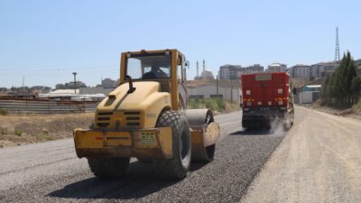 Turgutlu Belediyesi Fen İşleri Müdürlüğü, kent genelinde başlattığı asfalt, yol