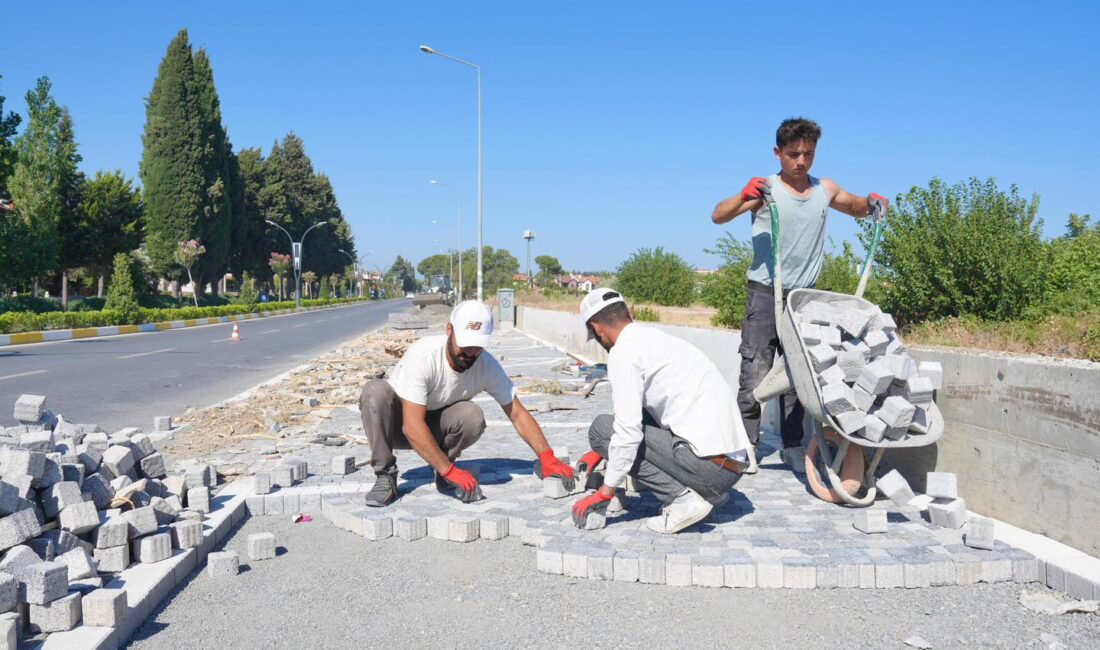 Burhaniye Belediyesi Fen İşleri Müdürlüğü ekipleri, ilçenin çeşitli mahallelerinde altyapı
