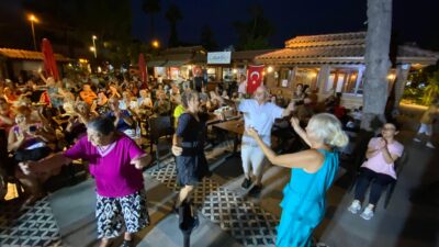 Fethiye Belediyesi tarafından düzenlenen “Müzikli Fethiye Akşamları” etkinliğinde sahne alan