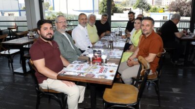 Eyüpsultan Belediye Başkanı Dr. Mithat Bülent Özmen Eyüpsultan Esnafıyla Bir Araya Geldi Eyüpsultan Belediye Başkanı Dr. Mithat Bülent Özmen, ilçenin daha modern,