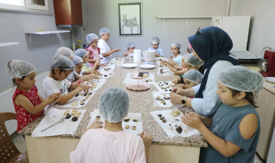 Derince Belediyesi‘nin yaz döneminde düzenlediği Çocuk Atölyeleri, mutfak becerileri, takı