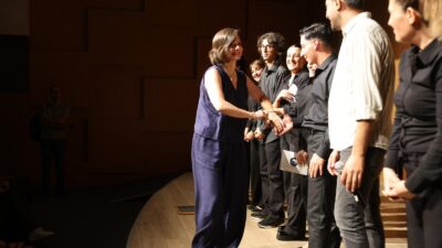 Karabağlar Kent Tiyatrosu kursiyerleri, Aziz Nesin’in öyküsünden uyarlanan “Bize Bi’şey Lazım”