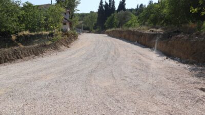 İzmit Belediyesi Fen İşleri Müdürlüğü ekipleri kentin dört bir yanında