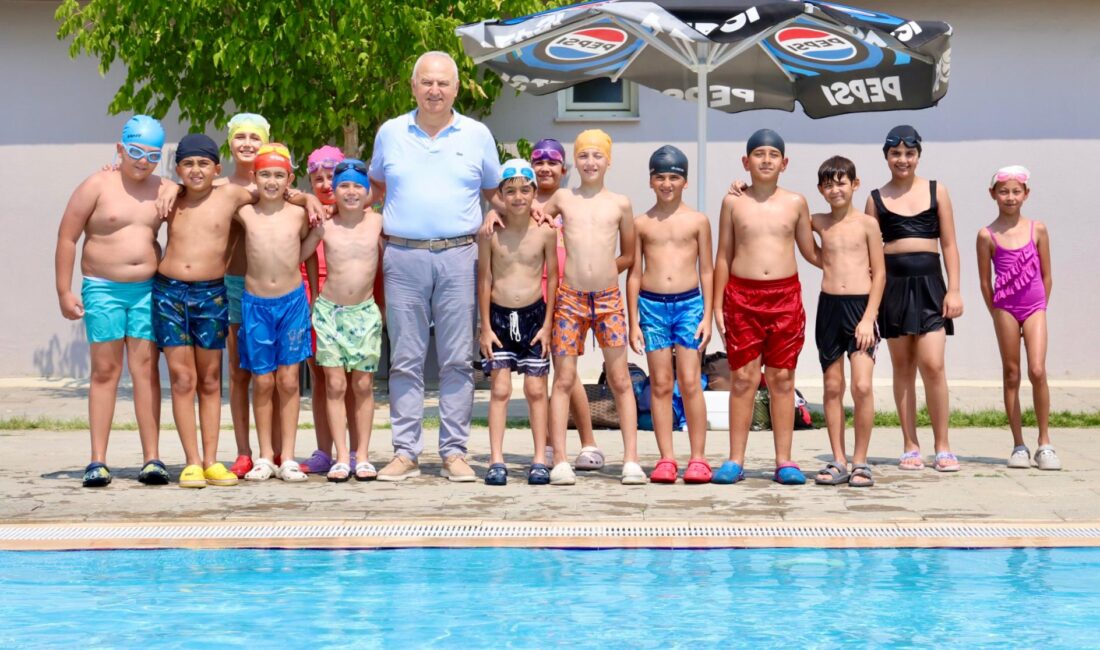 Çine Belediye Başkanı Mehmet Kıvrak, çocukların yaz tatilini hem eğlenerek