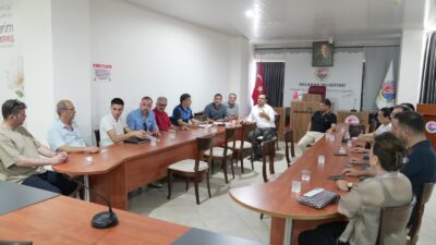 Dalaman Belediye Başkanı Sezer Durmuş, ilçede faaliyet sürdüren esnaflarla temizlik