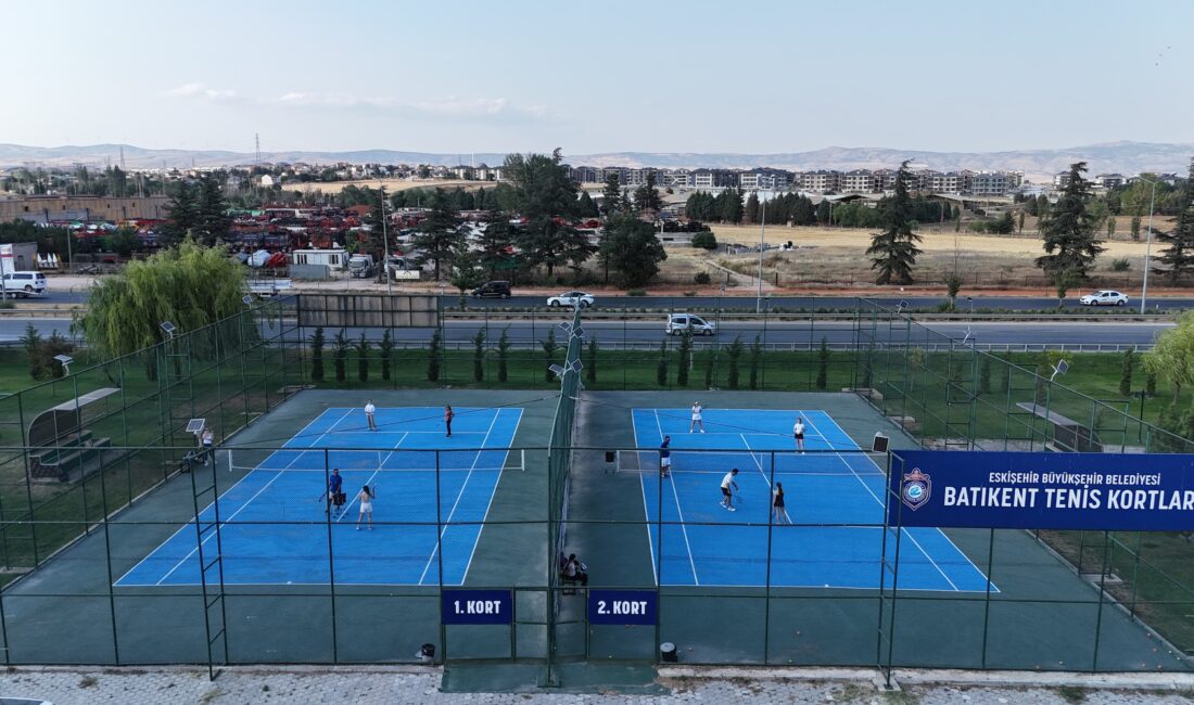 Eskişehir Büyükşehir Belediyesi’ne ait Batıkent Açık Tenis Kortları, her yaştan