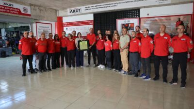 Karabağlar Belediye Başkanı Helil Kınay, Eskişehir’deki orman yangınında hayatını kaybeden AKUT