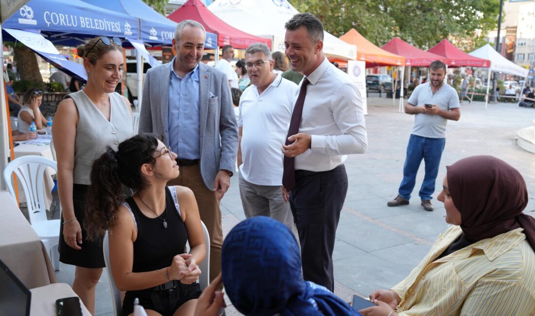 Çorlu Belediye Başkanı Ahmet Sarıkurt, başkan yardımcıları Adnan Kum, Güner