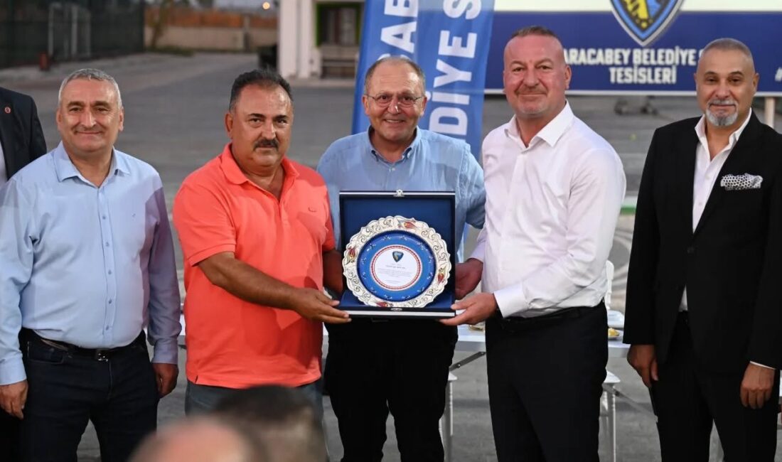 Karacabey Belediyespor, yeni sezon öncesi birlik ve beraberlik yemeğiyle kenetlendi.