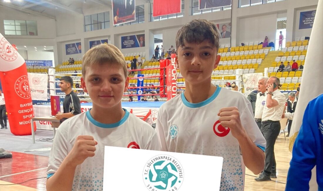 Bayburt’ta gerçekleştirilen Üst Minik Kadınlar ve Erkekler Türkiye Boks Şampiyonası’nda