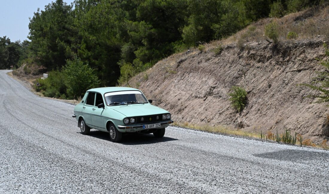 Manisa Büyükşehir Belediyesi, Akhisar ve Turgutlu ilçelerinde yürüttüğü yol yapım