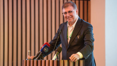 Sağlığı geliştiren, insanı iyileştiren kent: İzmir Eşrefpaşa Hastanesi inşaatı beşinci kata ulaştı