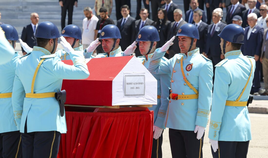 Cumhuriyet Halk Partisi Genel Başkanı Özgür Özel, partisinin önceki Genel