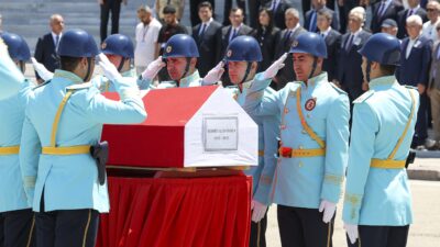 Cumhuriyet Halk Partisi Genel Başkanı Özgür Özel, partisinin önceki Genel