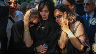 Cumhuriyet Halk Partisi Genel Başkanı Özgür Özel, partisinin vefat eden