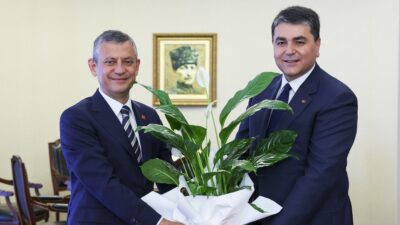 Cumhuriyet Halk Partisi Lideri Özgür Özel, Demokrat Parti Genel Başkanı