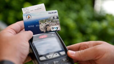 Muratpaşa’da kesilmekten kurtarılan ağaçlar 50 milyon 289 bin 466 kişiye nefes oldu Antalya Muratpaşa Belediyesi’nin hayata geçirdiği Türkiye’nin ödüllü ilk Geri Dönüşüm