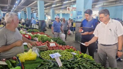Yalova Belediyesi, şehir genelinde sebze ve meyve satışının düzenli ve