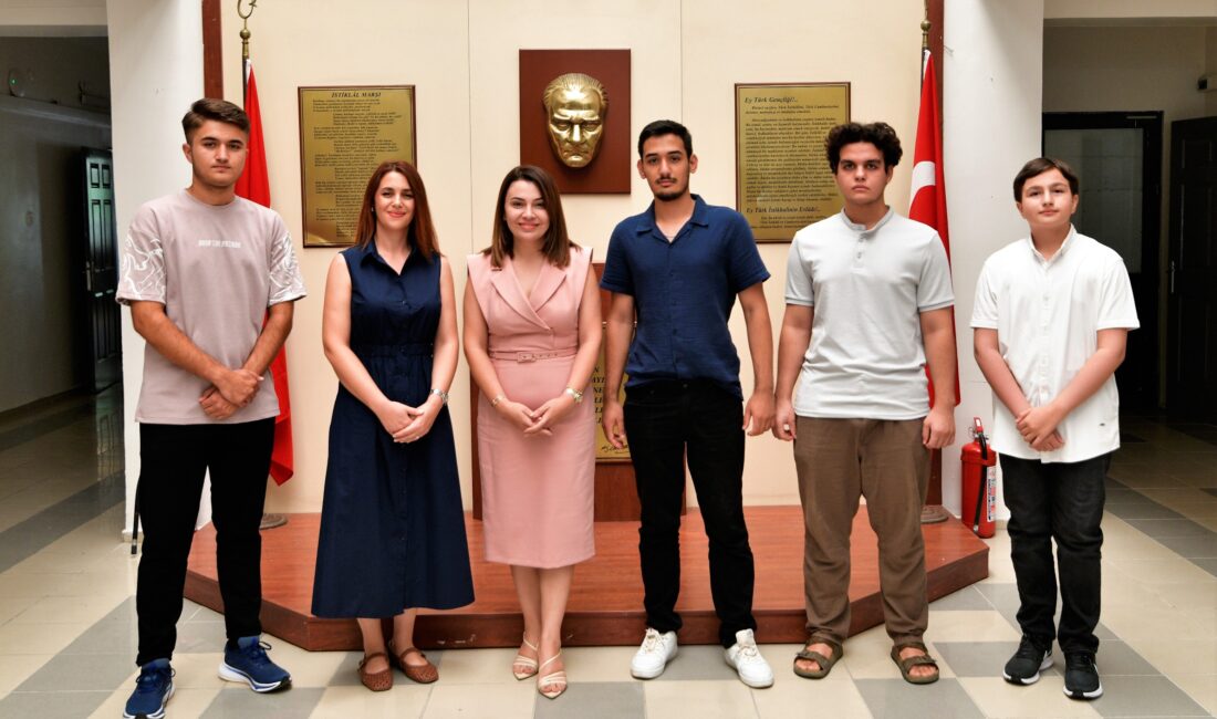 Bornova Belediyesi Gençlik Eğitim Merkezi (BELGEM), sağladığı ücretsiz eğitim desteğiyle