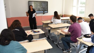 Kadıköy Belediyesi, üniversite sınavlarına hazırlanan lise mezunları ve 12. sınıf